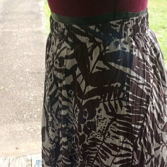 Coldwater creek silk blend leaf print maxi skirt with elastic waist - Picture 8 of 10